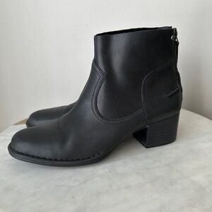 UGG Bandara booties Black Leather Boot with heel size 8
